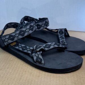 Like New Teva Mens Original Universal Sandal in Canyon Dark Gull Grey - sz 12